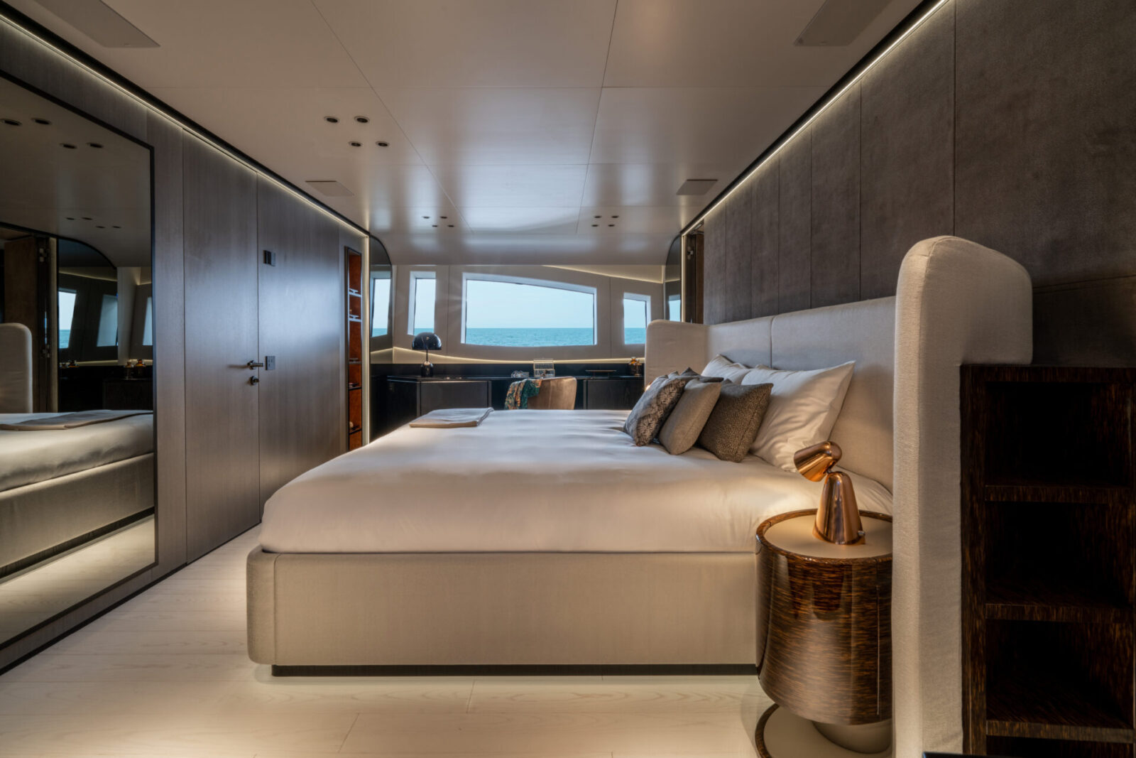 Mangusta 104 REV motor yacht, manufacturer photograph 5 of 6